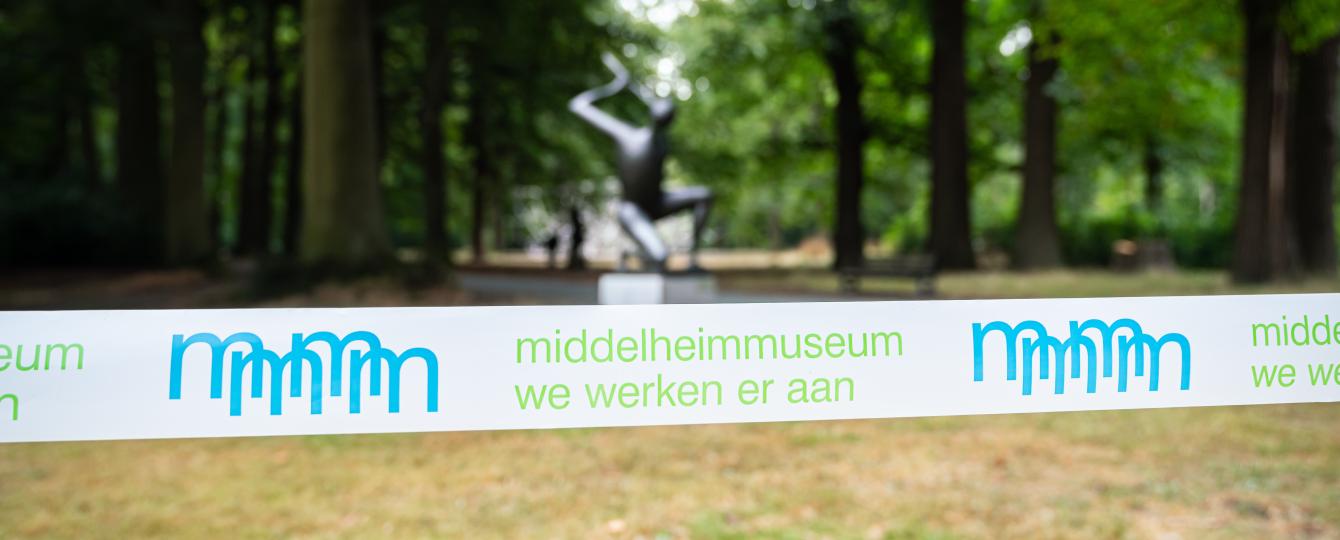 Werflint met tekst 'Middelheimmuseum. We werken eraan'