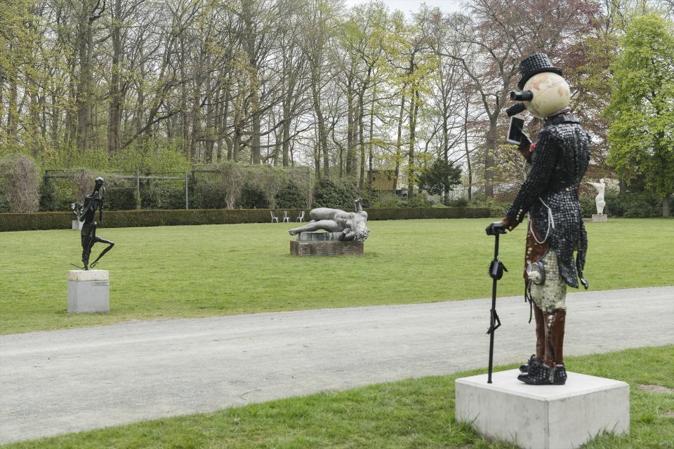 Maurice Mbikayi,  The Aesthetic Observer (2021) © The Artist/De kunstenaar, Photo: Léonard Pongo