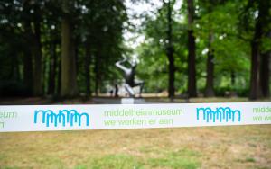 Werflint met tekst 'Middelheimmuseum. We werken eraan'