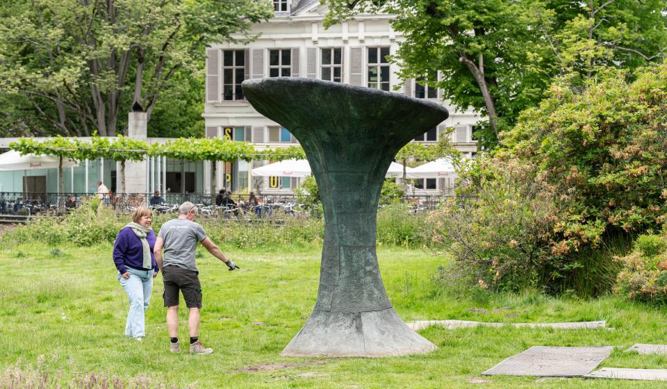 Verplaatsing 'Telling No Lies' van Henk Visch